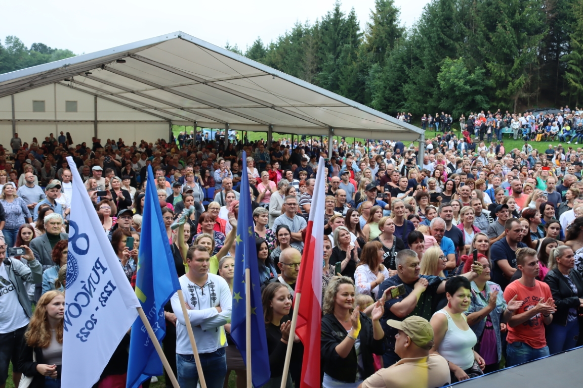 Uczestnicy jubileuszu 800-lecia Puńcowa